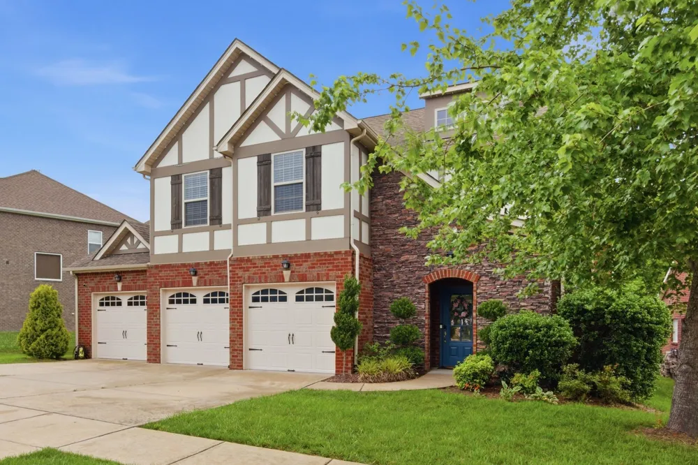 2214 Chaucer Park Ln Thompsons Station, TN 37179