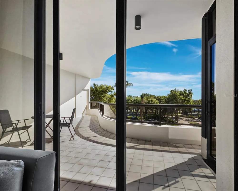 415 L AMBIANCE DRIVE #D306 Longboat Key, FL 34228