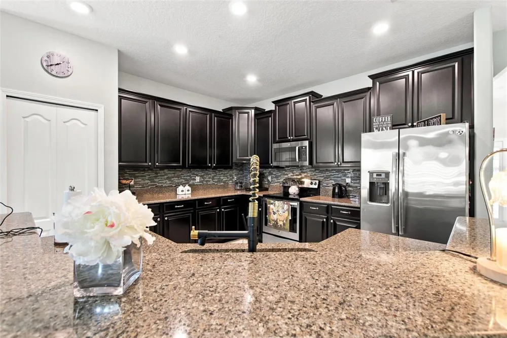 8961 DOVE VALLEY WAY Davenport, FL 33896