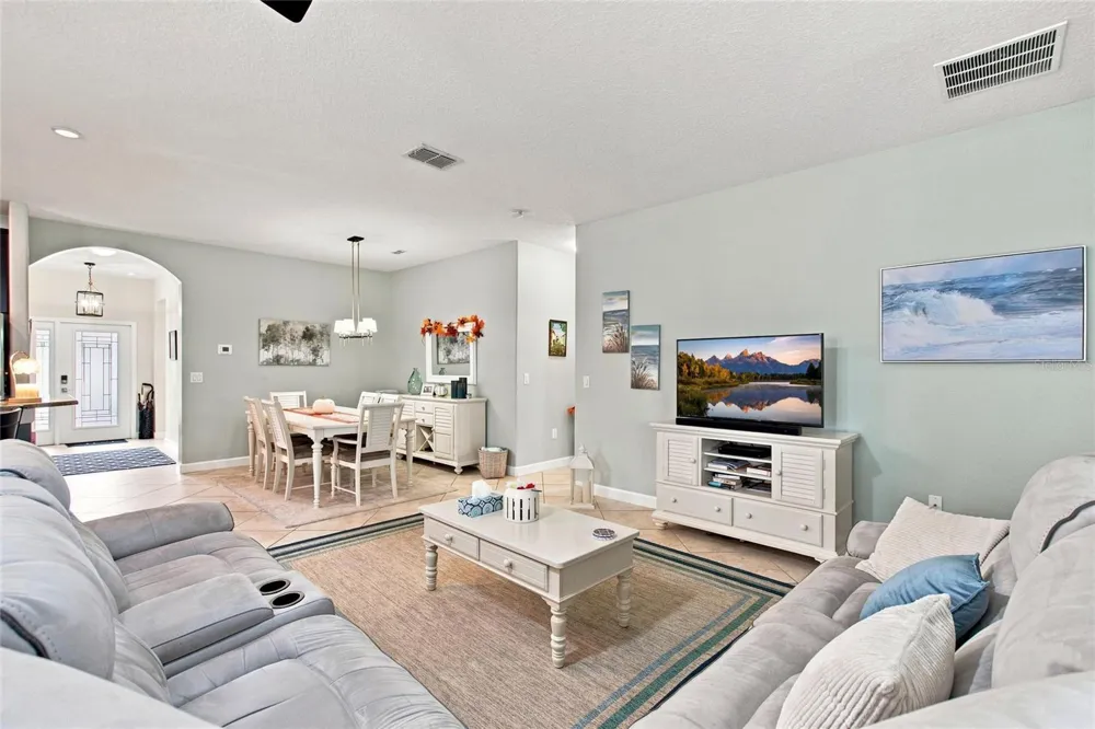 8961 DOVE VALLEY WAY Davenport, FL 33896