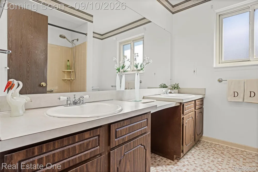 39739 Dorian Drive Sterling Heights City, MI 48310