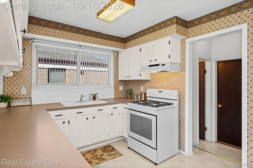 39739 Dorian Drive Sterling Heights City, MI 48310