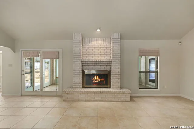 360 BEAR RIDGE DR La Vernia, TX 78121