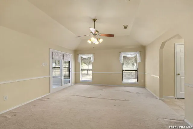 360 BEAR RIDGE DR La Vernia, TX 78121