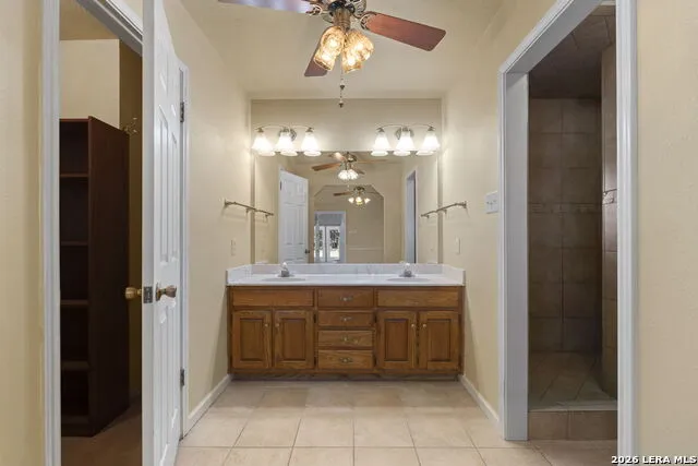 360 BEAR RIDGE DR La Vernia, TX 78121