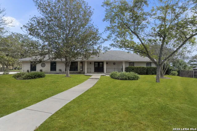 360 BEAR RIDGE DR La Vernia, TX 78121