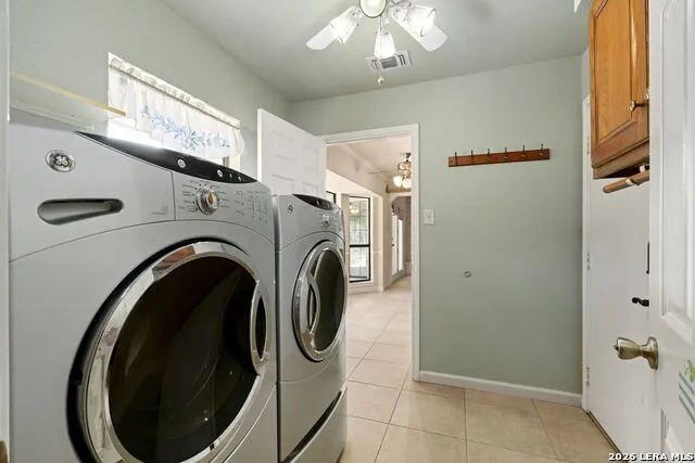 360 BEAR RIDGE DR La Vernia, TX 78121