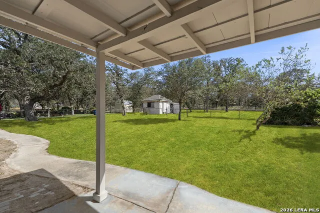 360 BEAR RIDGE DR La Vernia, TX 78121