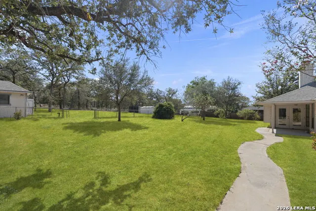 360 BEAR RIDGE DR La Vernia, TX 78121