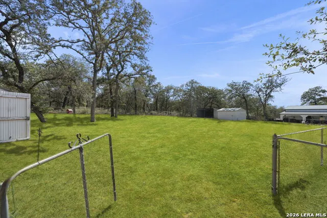 360 BEAR RIDGE DR La Vernia, TX 78121