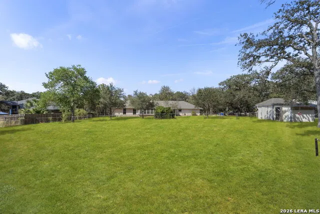 360 BEAR RIDGE DR La Vernia, TX 78121