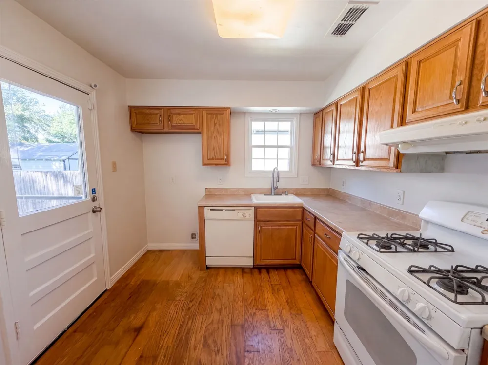 3802 Poinsettia Drive Dallas, TX 75211
