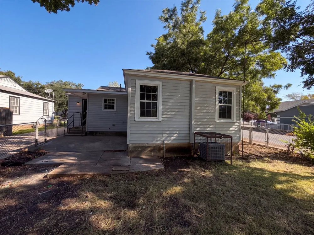 3802 Poinsettia Drive Dallas, TX 75211