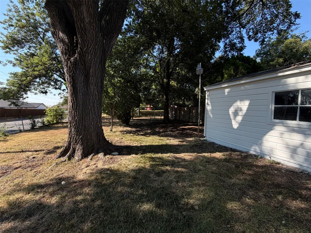 3802 Poinsettia Drive Dallas, TX 75211