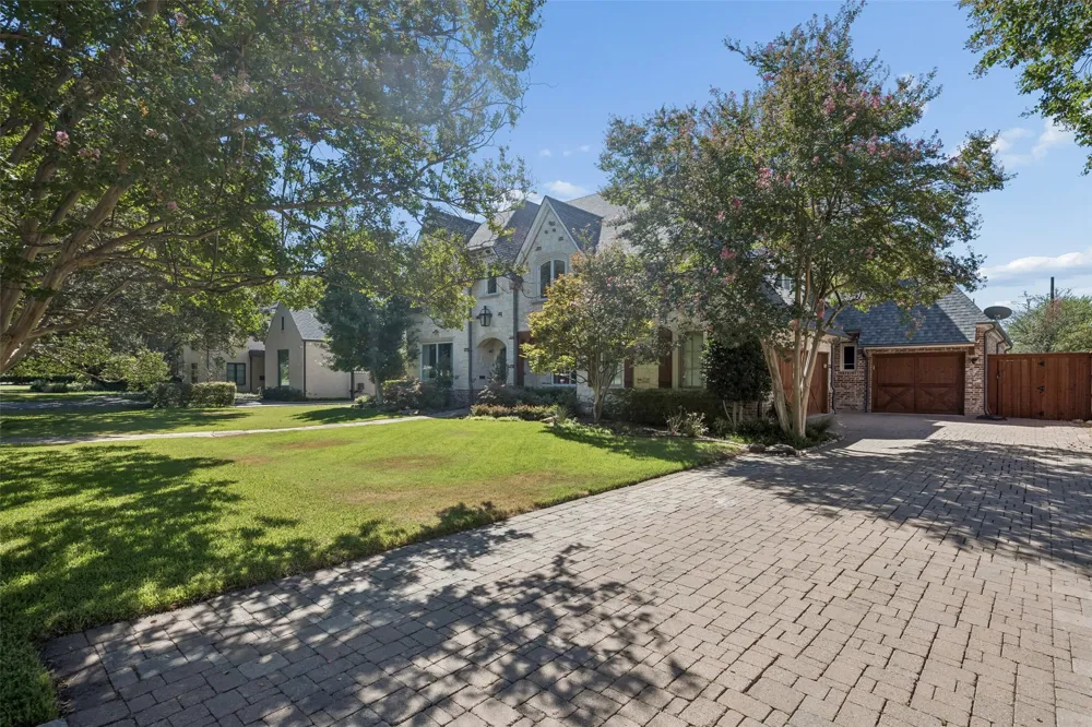 6130 Lavendale Avenue Dallas, TX 75230