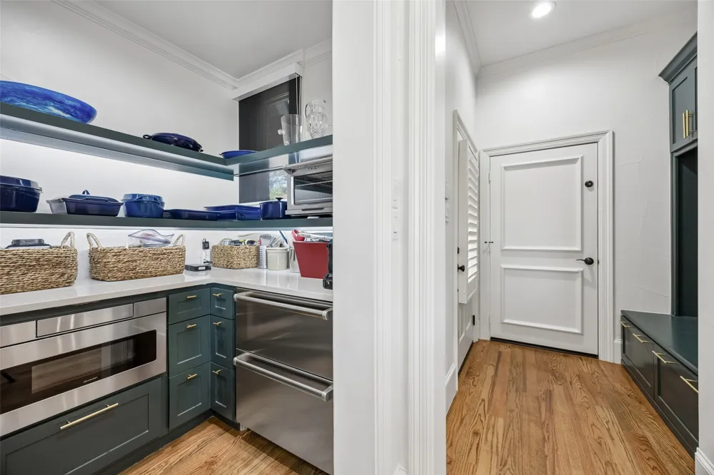 6130 Lavendale Avenue Dallas, TX 75230