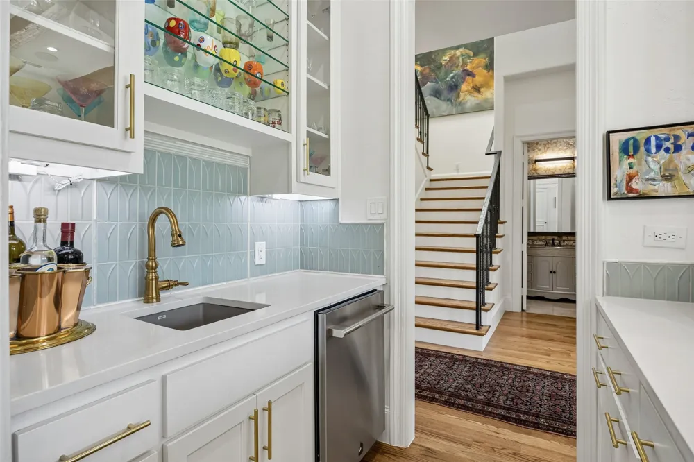6130 Lavendale Avenue Dallas, TX 75230