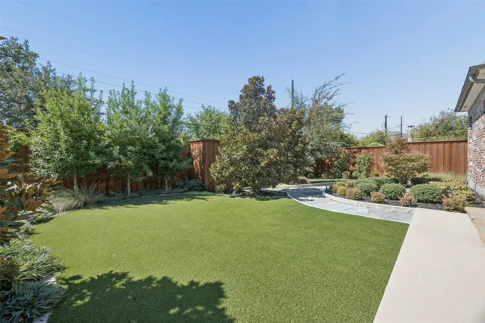6130 Lavendale Avenue Dallas, TX 75230