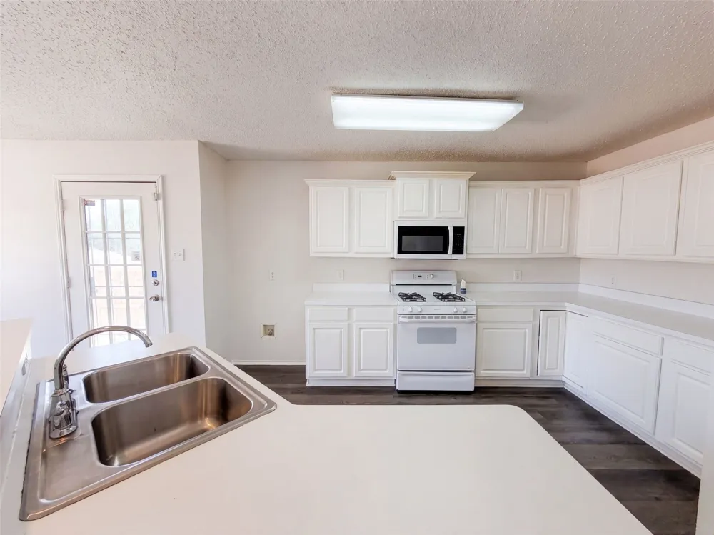 213 Cozy Lane Cedar Hill, TX 75104