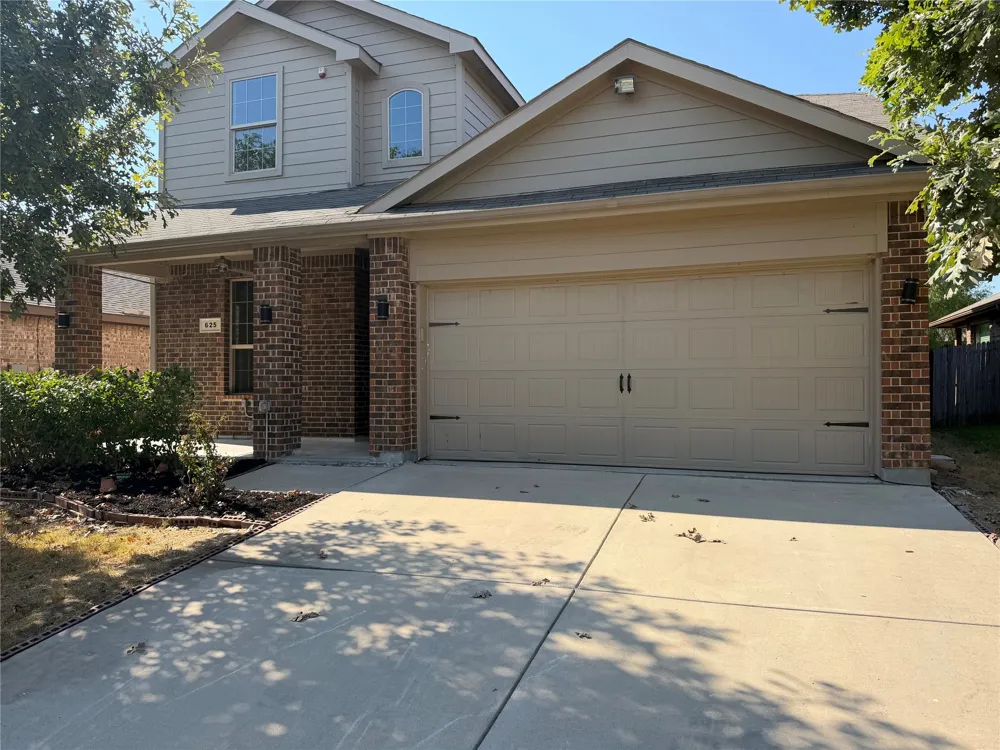 625 River Rock Drive Azle, TX 76020