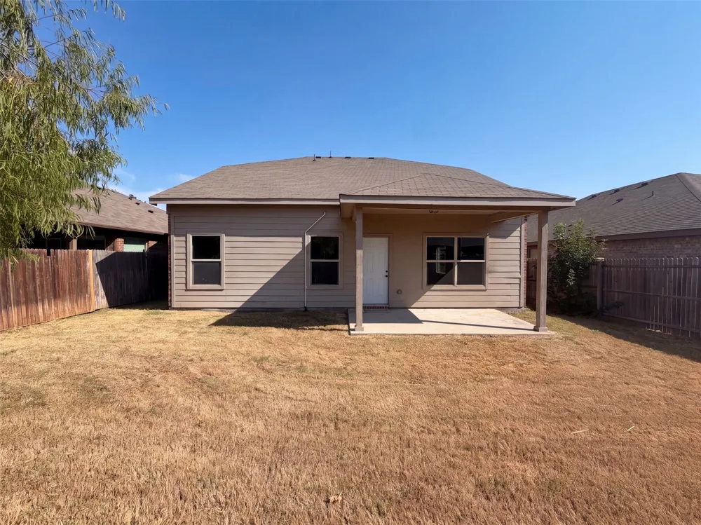625 River Rock Drive Azle, TX 76020