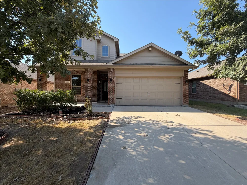 625 River Rock Drive Azle, TX 76020