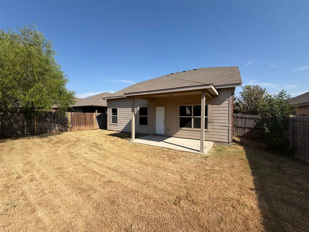 625 River Rock Drive Azle, TX 76020