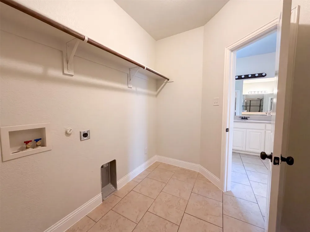 1683 St Croix Street Burleson, TX 76028