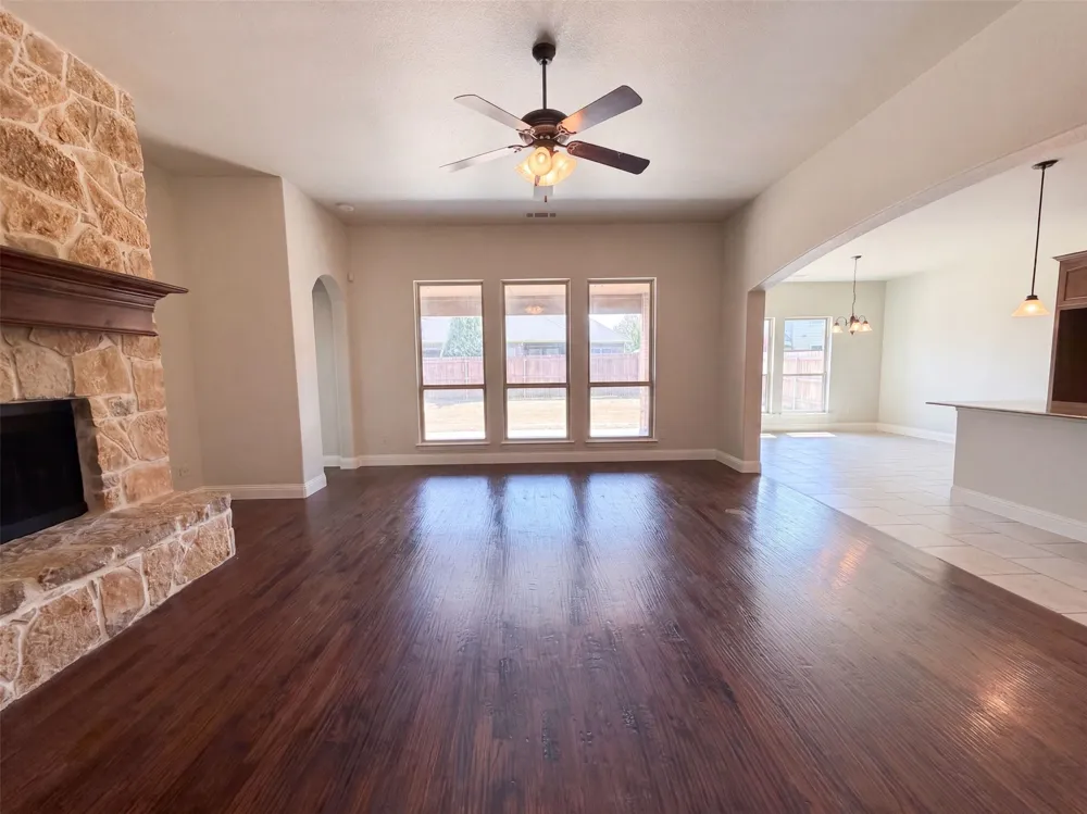 1683 St Croix Street Burleson, TX 76028