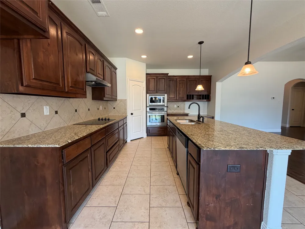 1683 St Croix Street Burleson, TX 76028