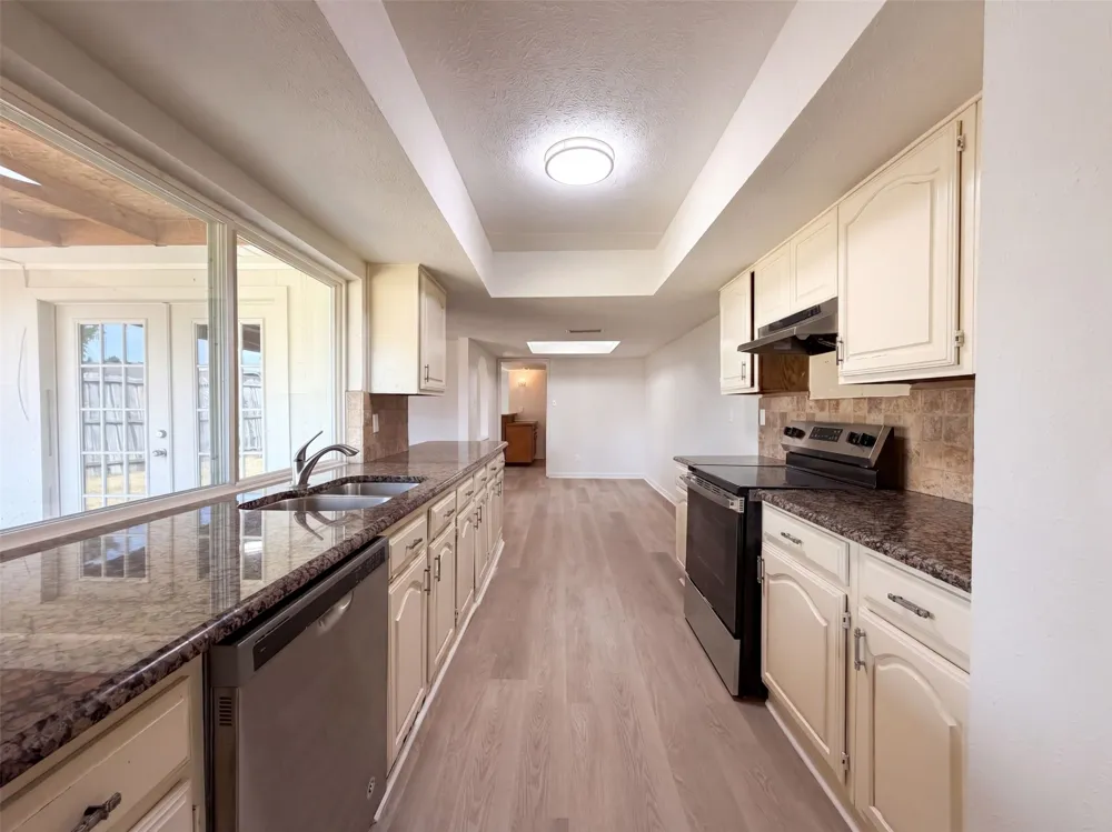 2002 Wilderness Trail Grand Prairie, TX 75052