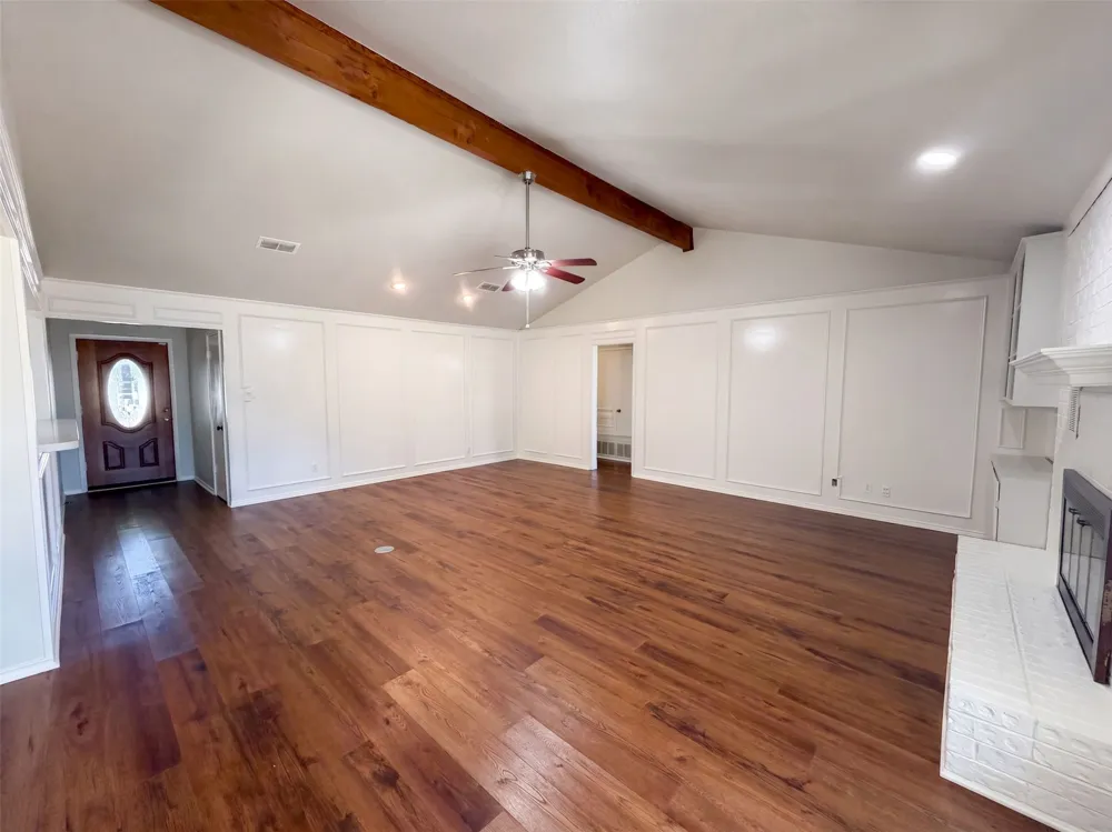 1208 Hillcrest Drive Euless, TX 76039