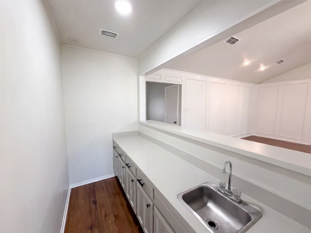 1208 Hillcrest Drive Euless, TX 76039