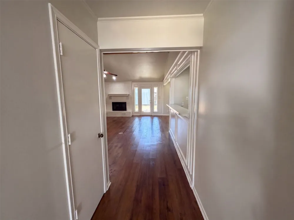 1208 Hillcrest Drive Euless, TX 76039