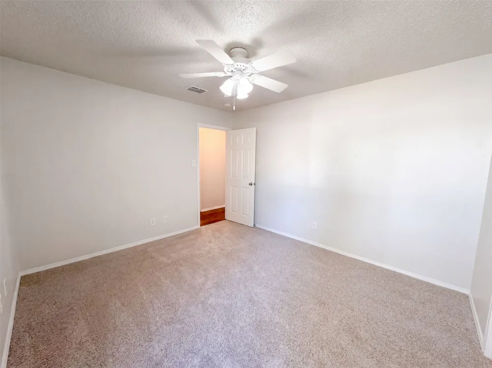 1208 Hillcrest Drive Euless, TX 76039