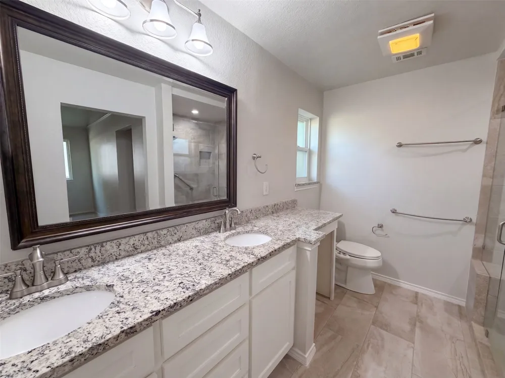1208 Hillcrest Drive Euless, TX 76039