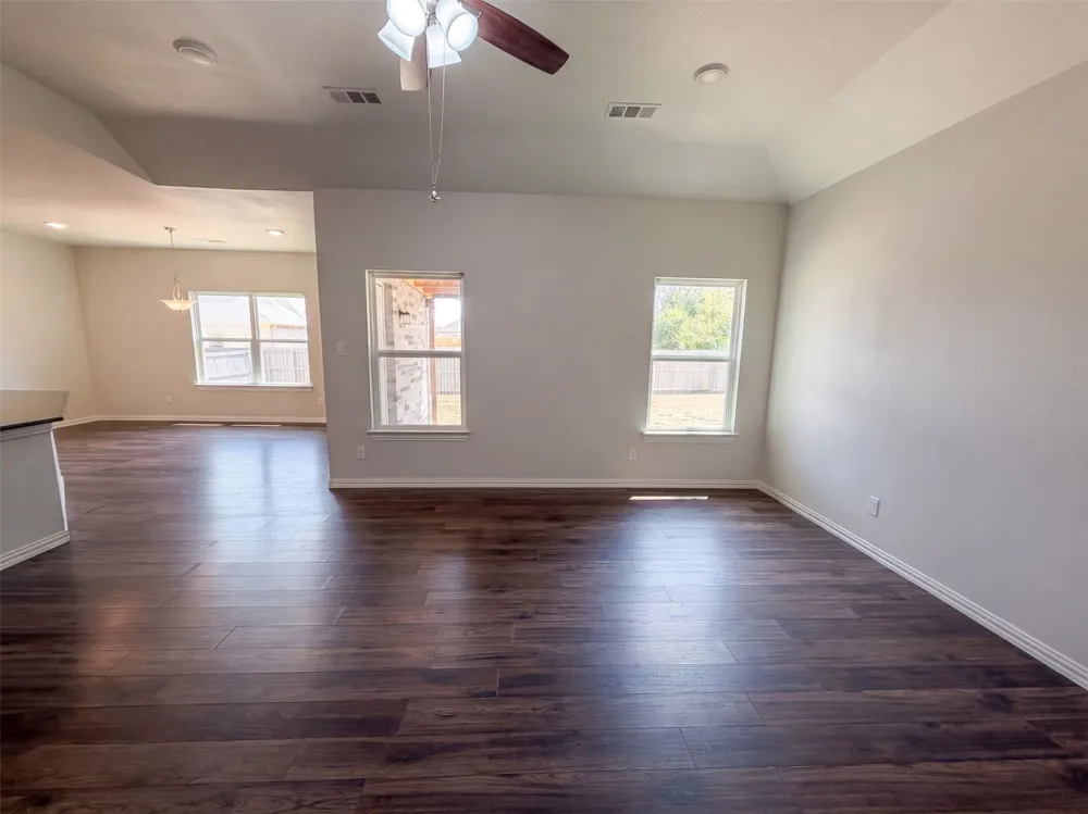 301 E Jefferson Street Palmer, TX 75152