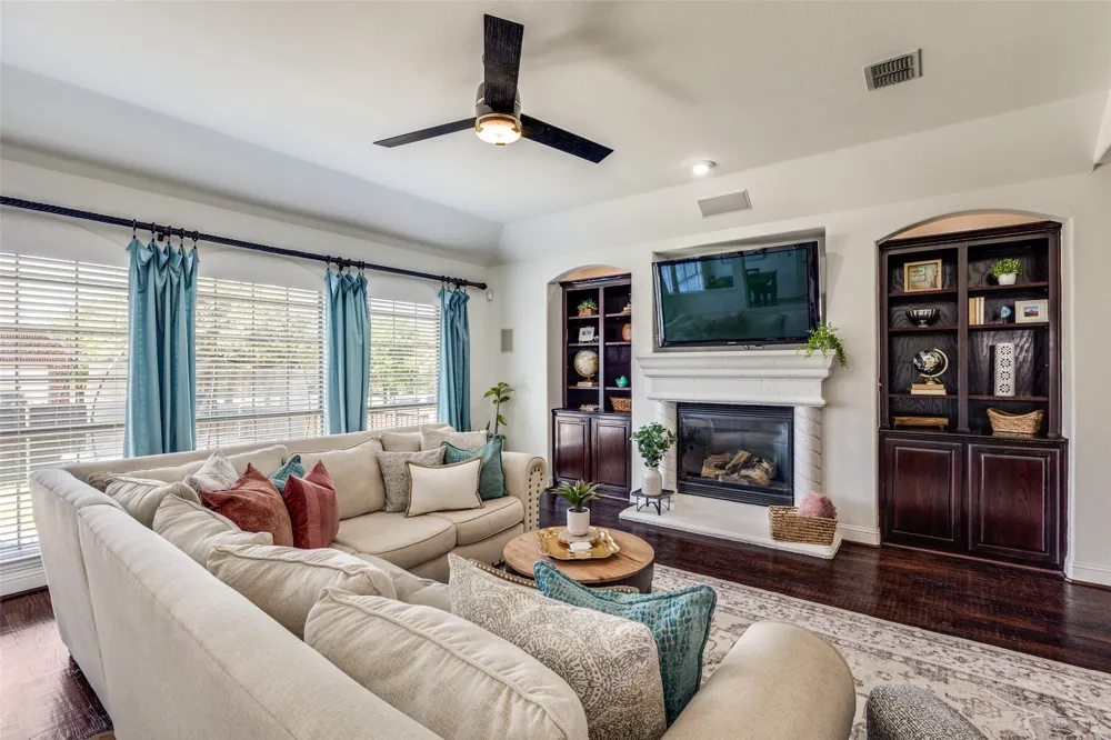 400 S Hampton Court Lewisville, TX 75056