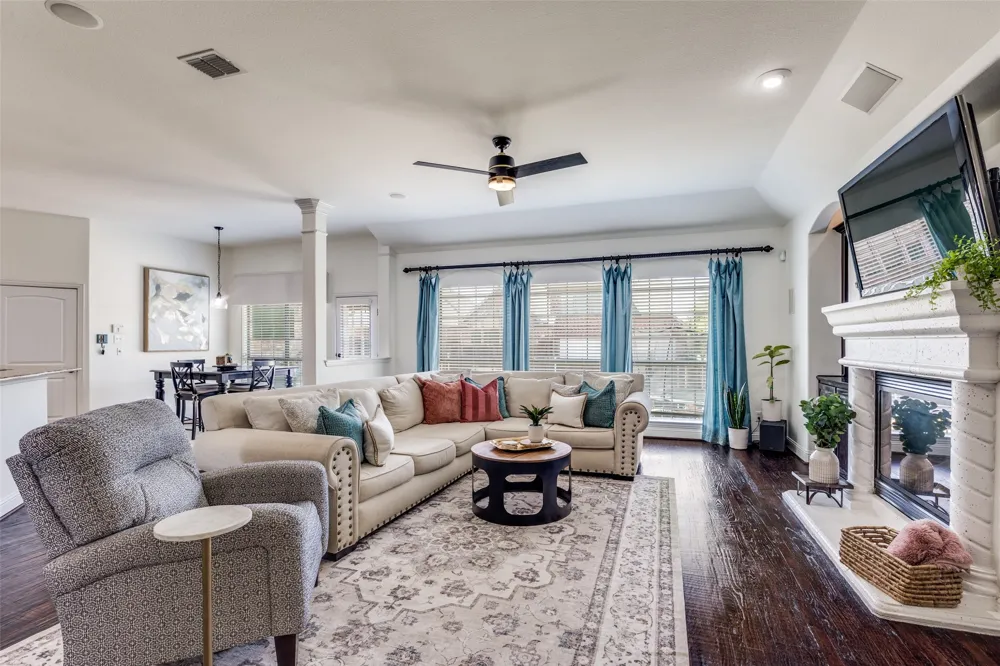 400 S Hampton Court Lewisville, TX 75056
