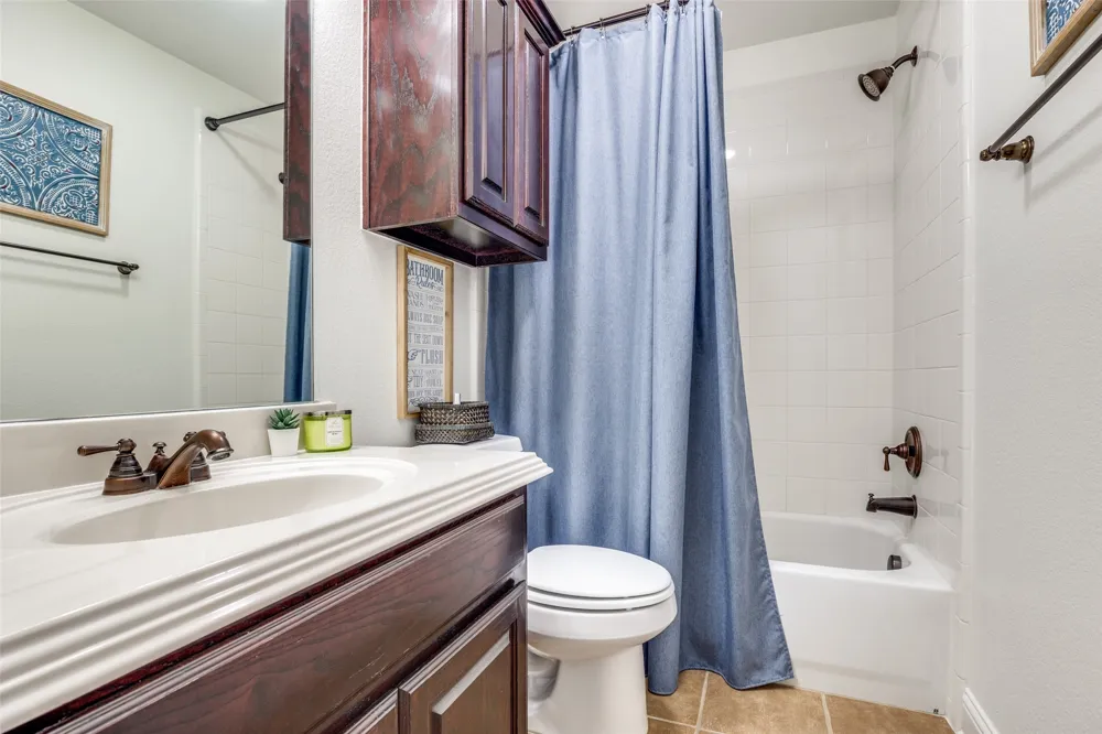 400 S Hampton Court Lewisville, TX 75056