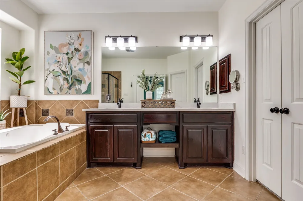 400 S Hampton Court Lewisville, TX 75056