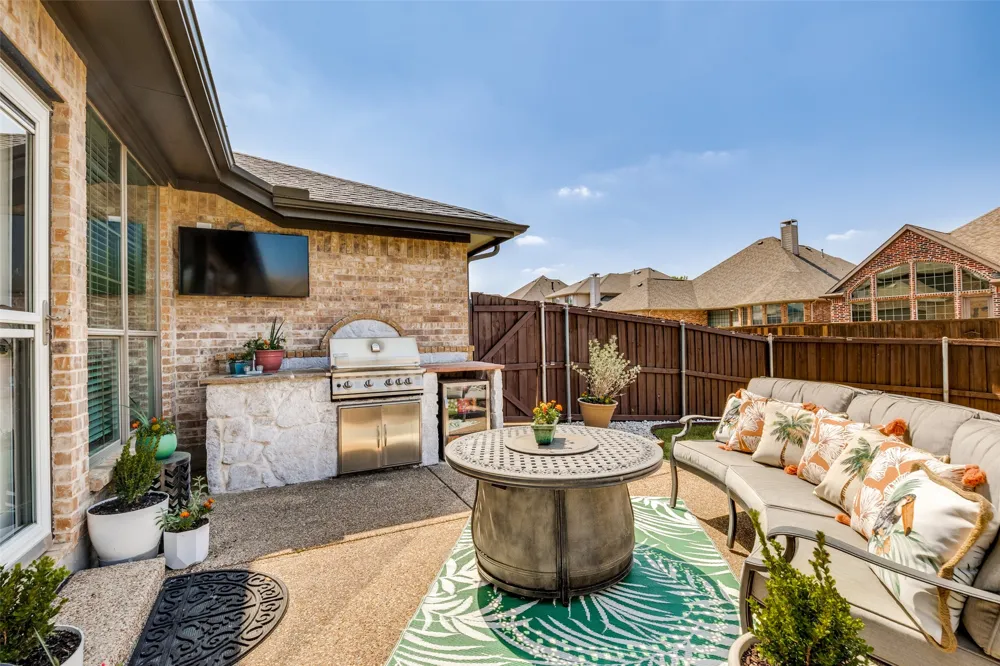 400 S Hampton Court Lewisville, TX 75056