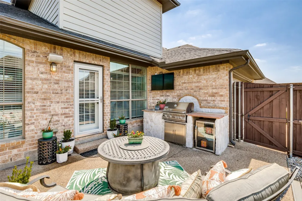 400 S Hampton Court Lewisville, TX 75056
