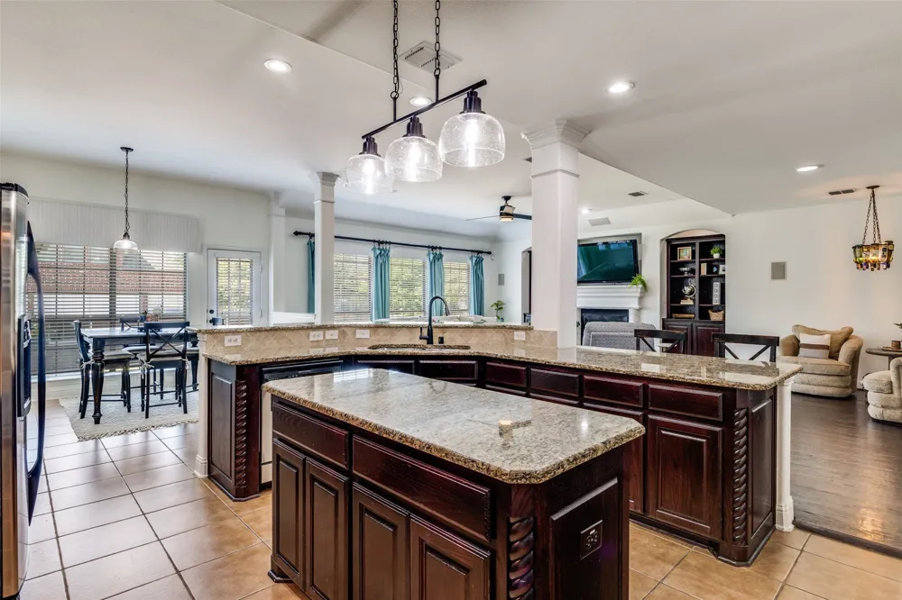 400 S Hampton Court Lewisville, TX 75056