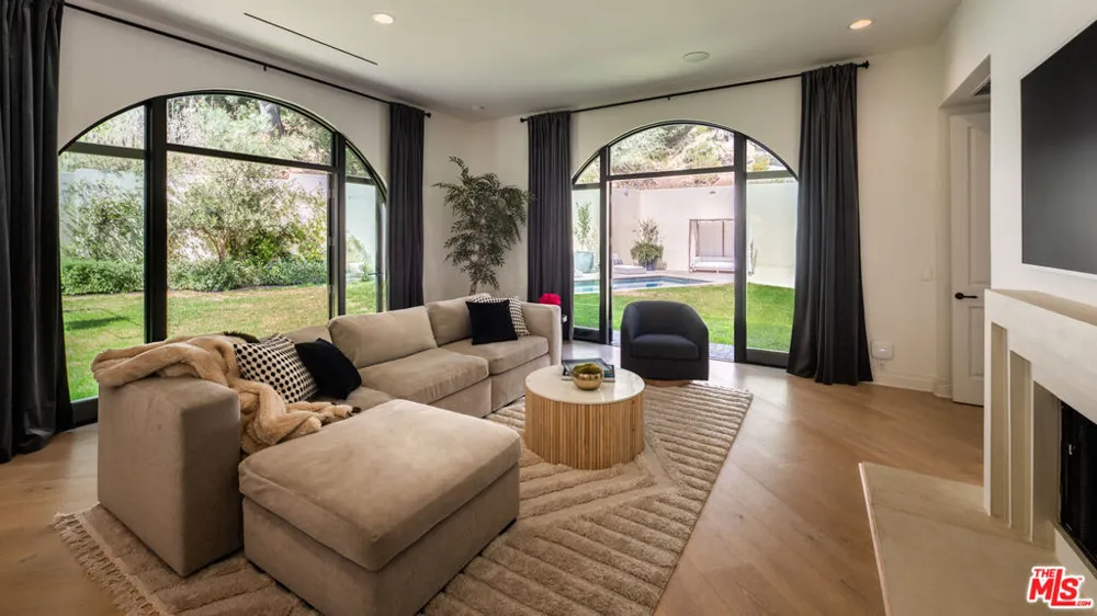 9577 Lime Orchard Road Beverly Hills, CA 90210