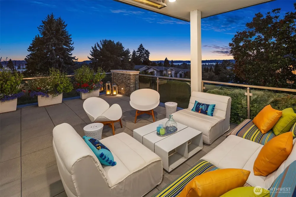 9040 NE 14th Street Clyde Hill, WA 98004