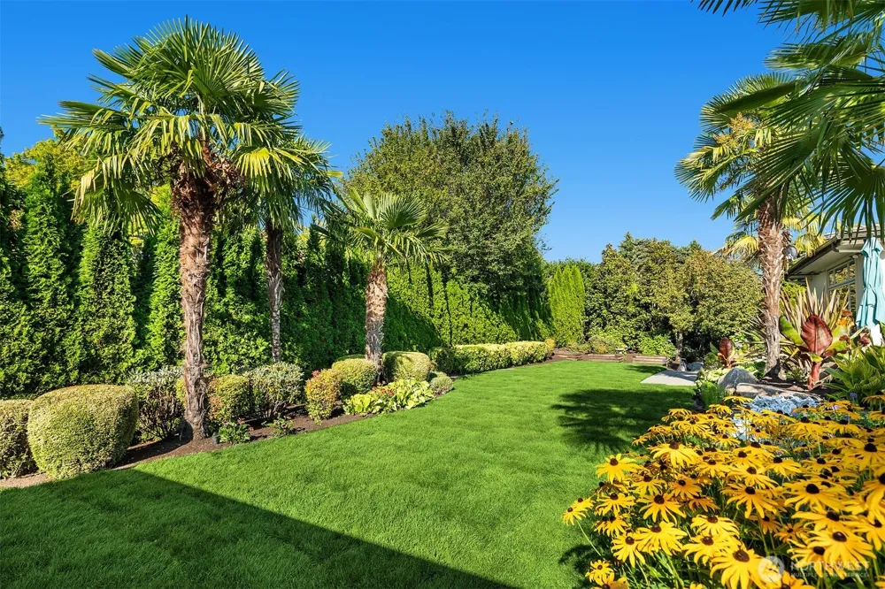 9040 NE 14th Street Clyde Hill, WA 98004