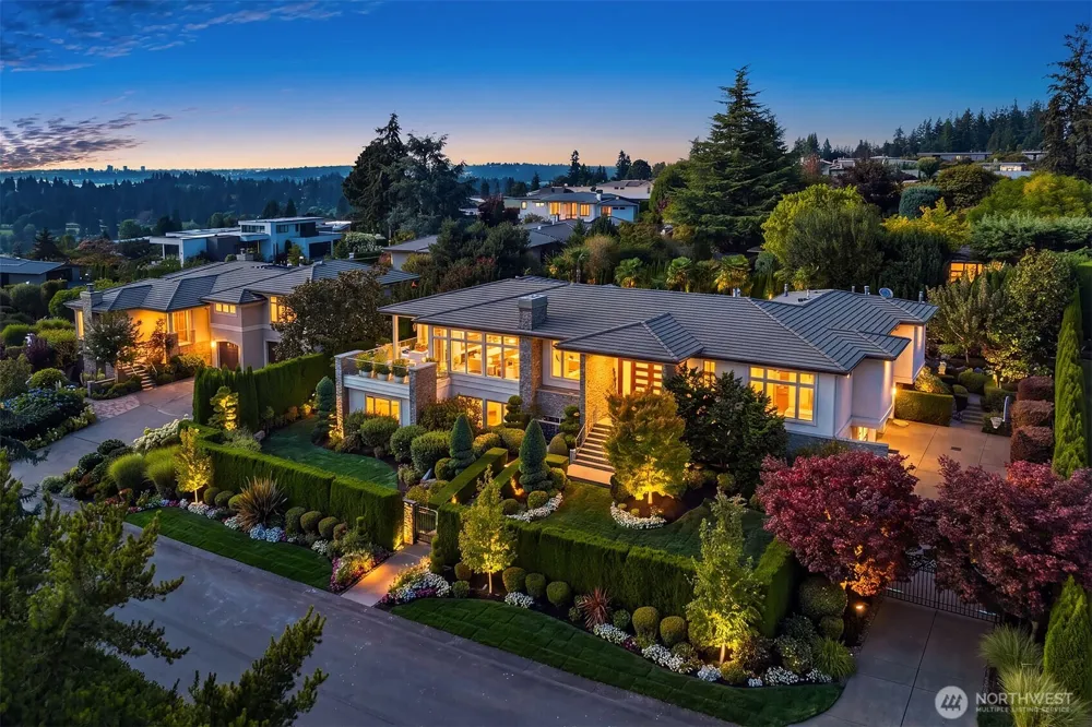 9040 NE 14th Street Clyde Hill, WA 98004