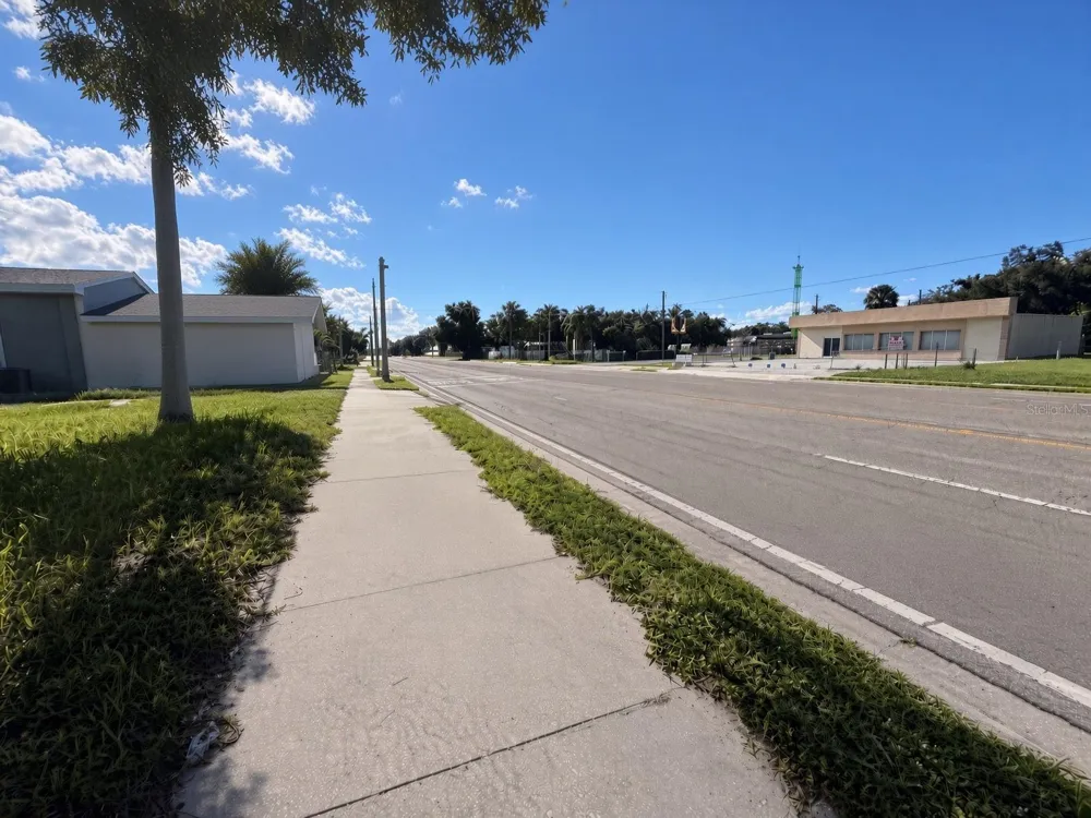7707 GIBSONTON DRIVE Gibsonton, FL 33534