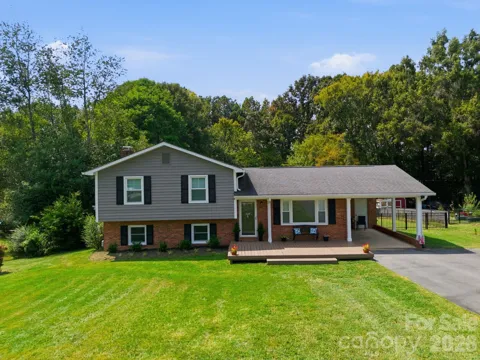 178 Woodland Drive SW